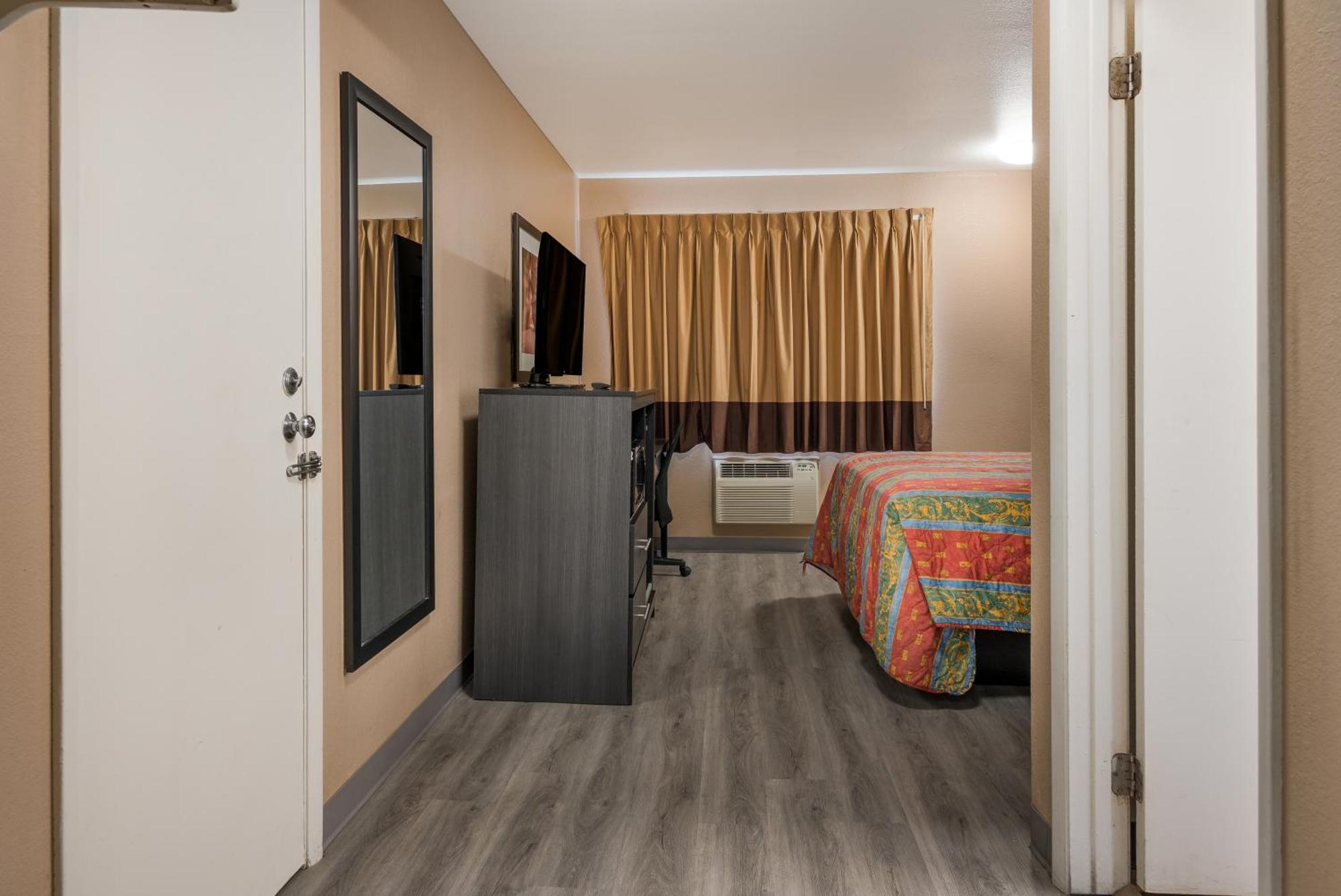 Knights Inn Grand Rapids East Airport Каскейд Экстерьер фото