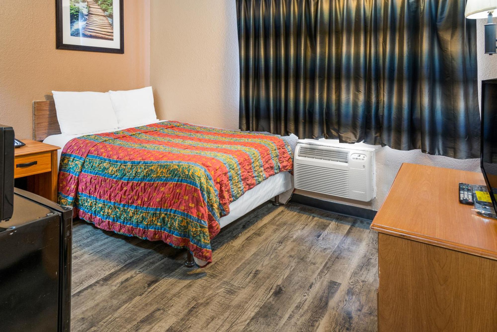 Knights Inn Grand Rapids East Airport Каскейд Экстерьер фото