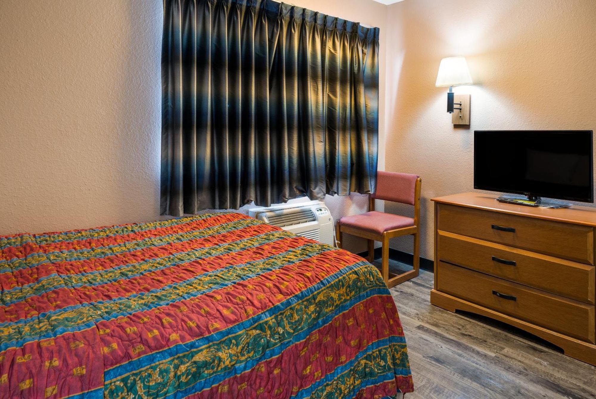 Knights Inn Grand Rapids East Airport Каскейд Экстерьер фото