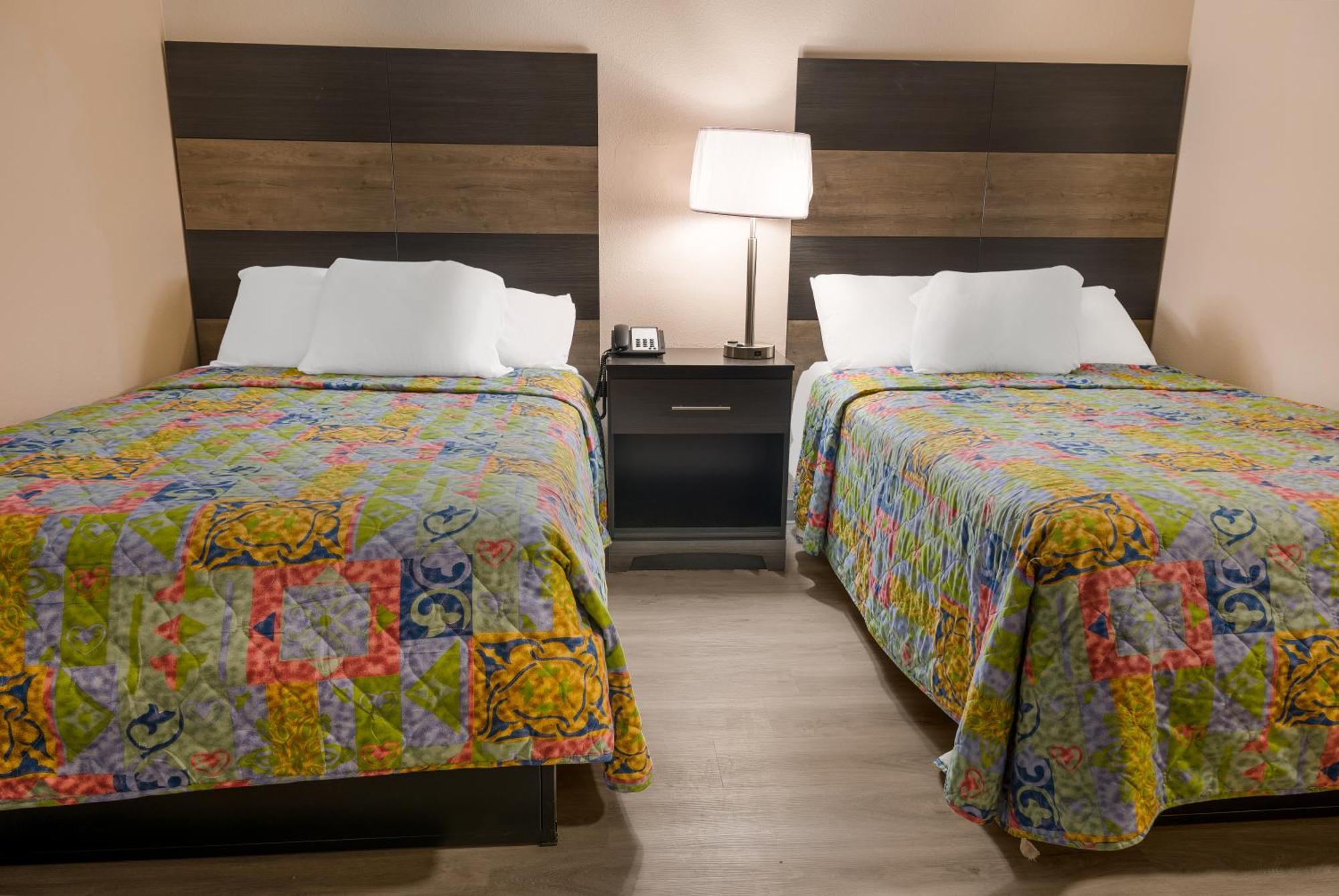 Knights Inn Grand Rapids East Airport Каскейд Экстерьер фото