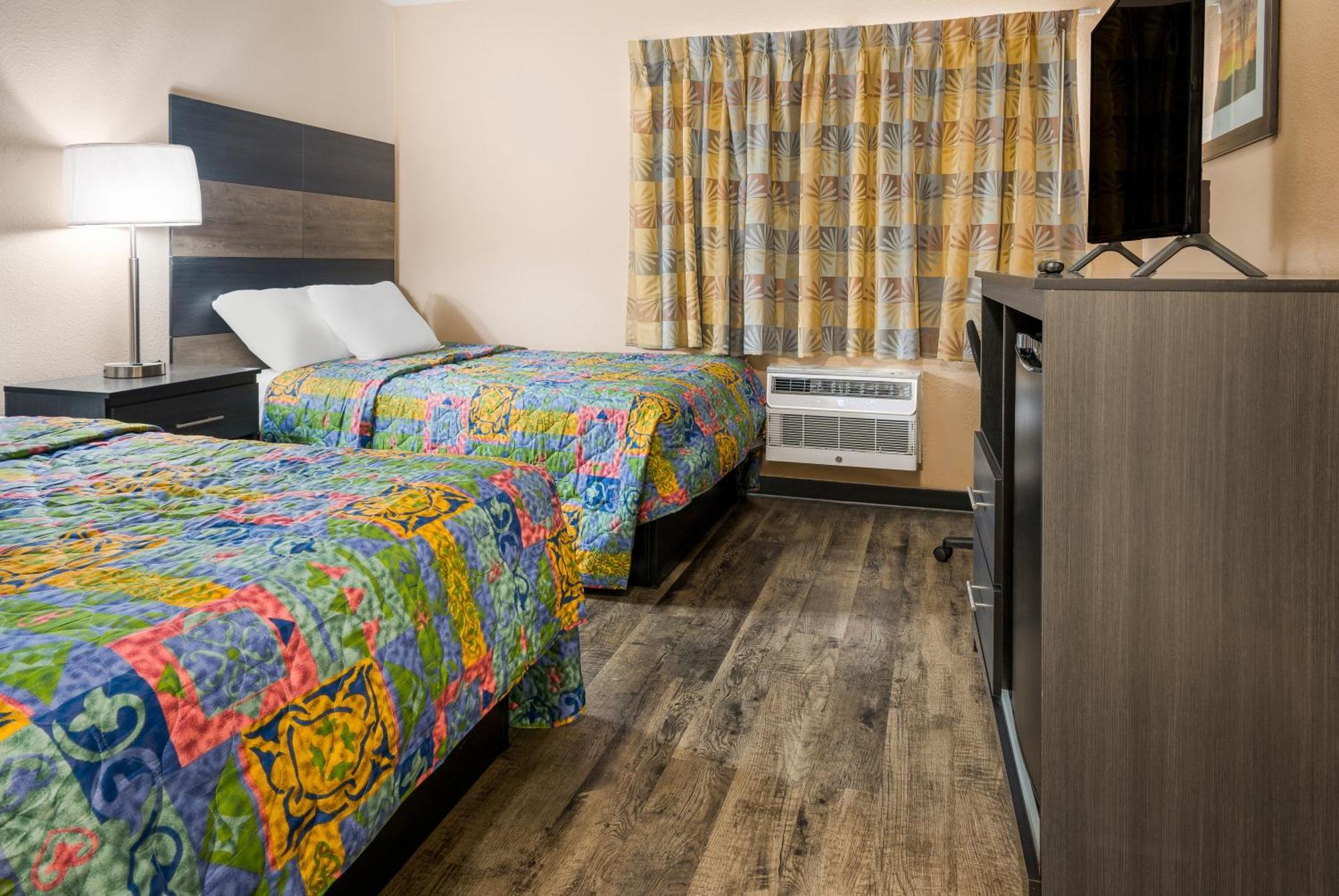 Knights Inn Grand Rapids East Airport Каскейд Экстерьер фото