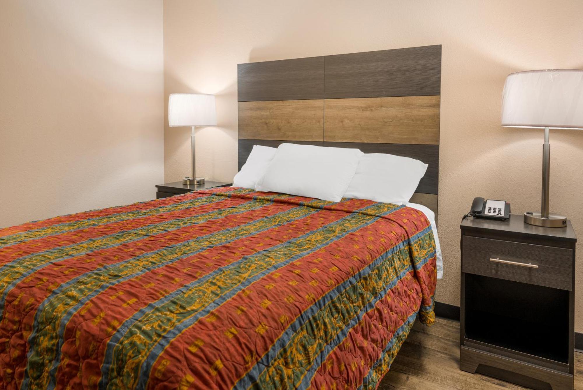 Knights Inn Grand Rapids East Airport Каскейд Экстерьер фото