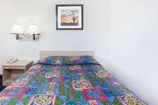 Knights Inn Grand Rapids East Airport Каскейд Номер фото